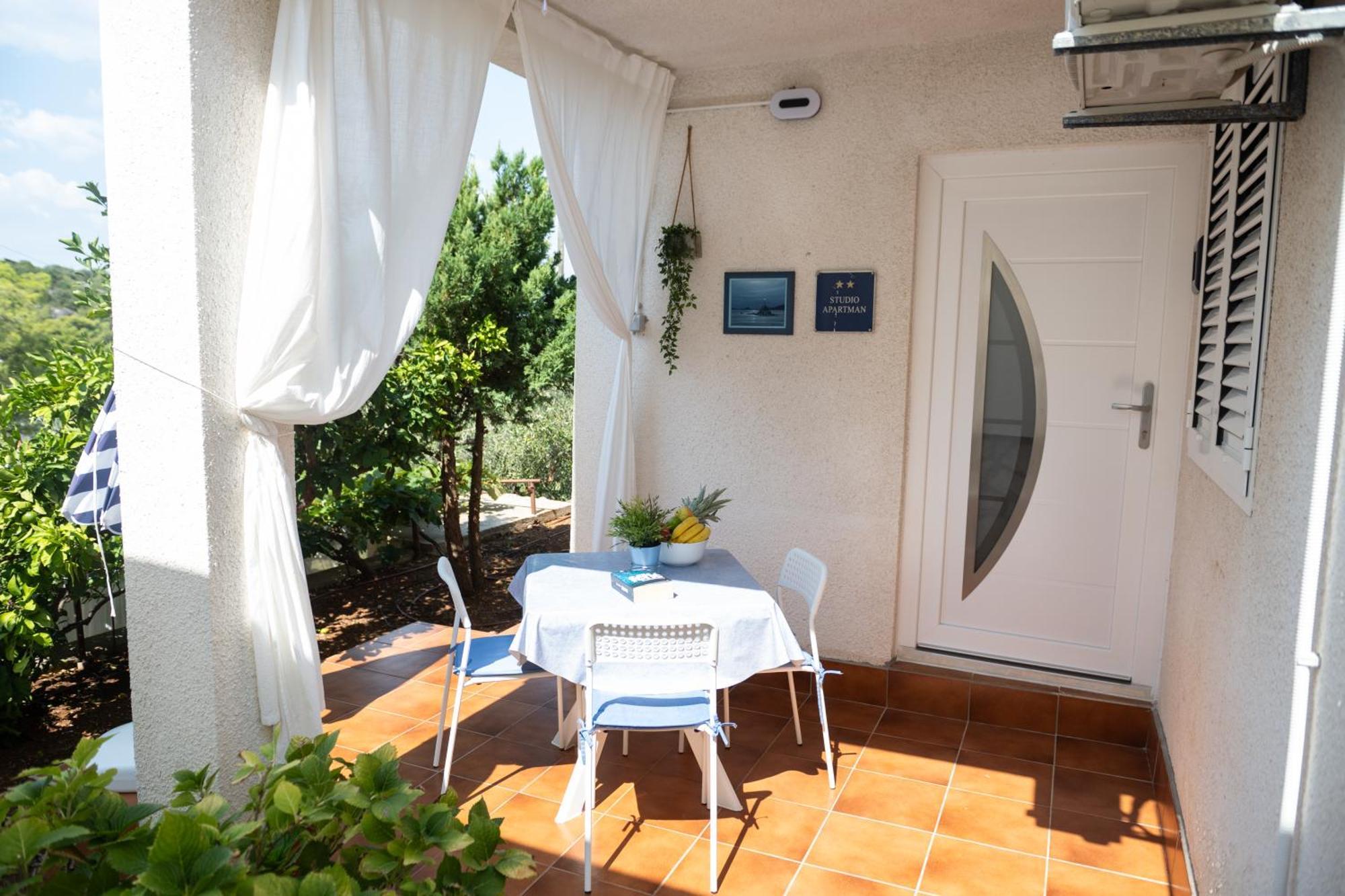 Apartments Solta Rogač Eksteriør billede