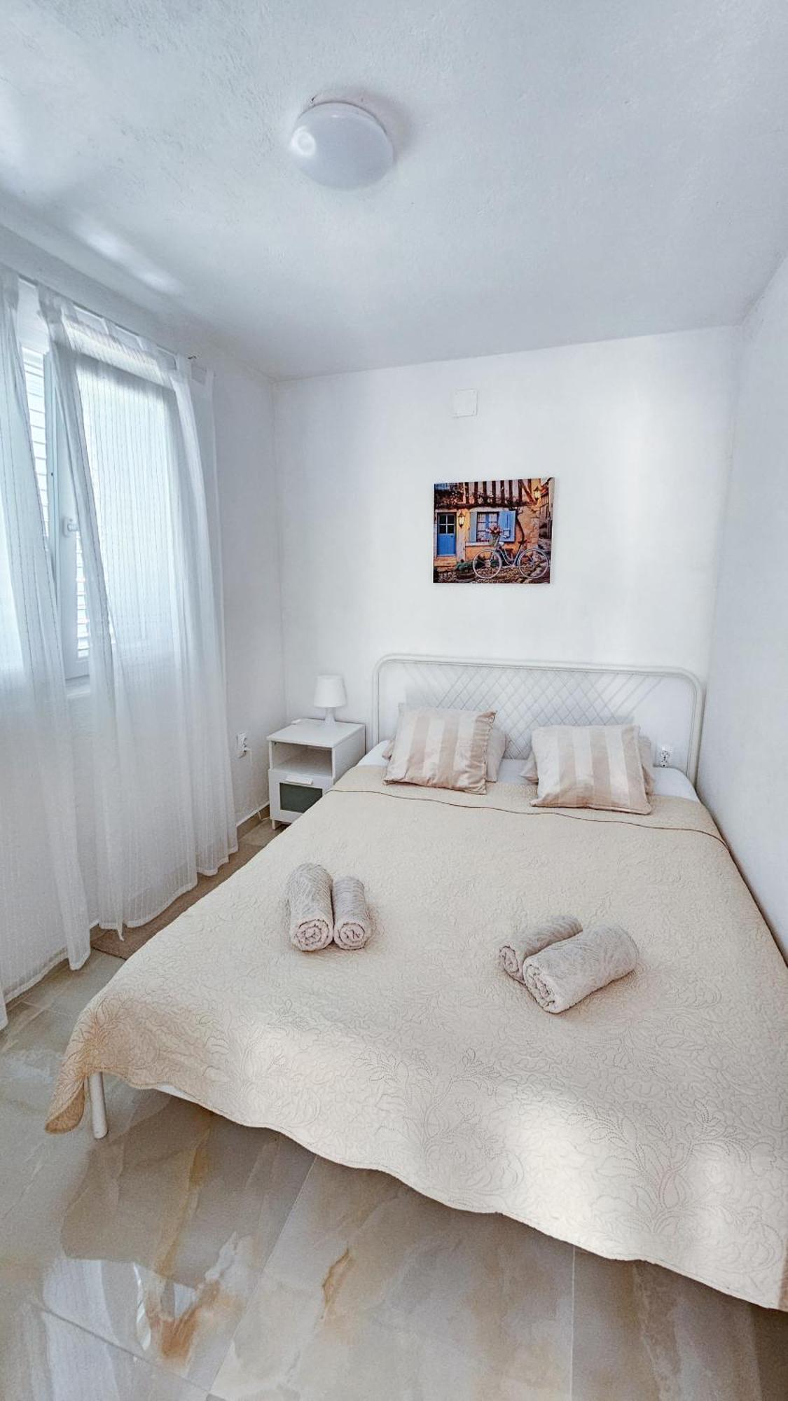 Apartments Solta Rogač Eksteriør billede