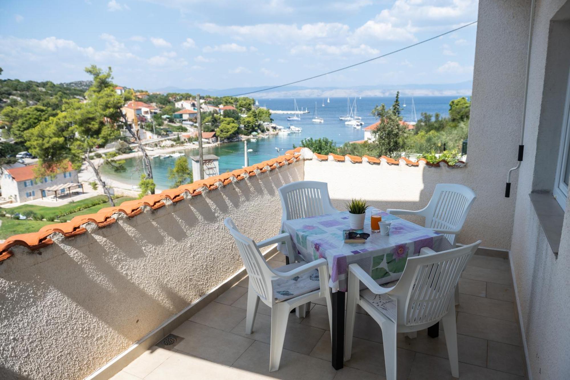 Apartments Solta Rogač Eksteriør billede